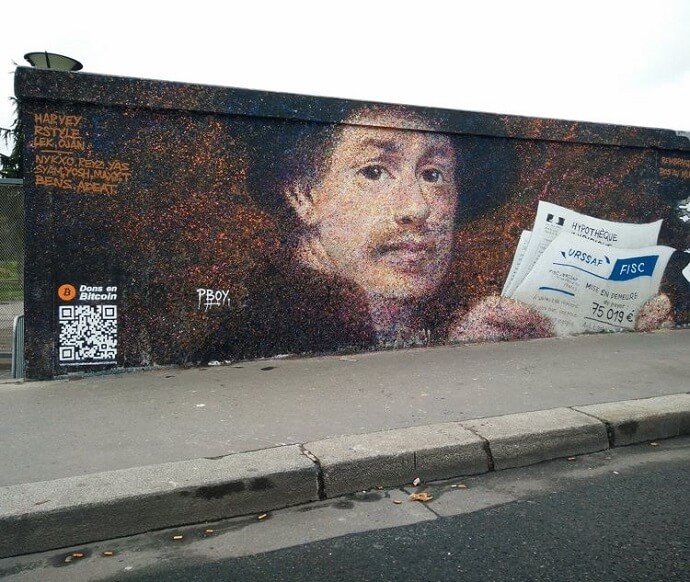 QR Code being used in street art