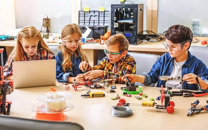 use of technology in education: makerspace