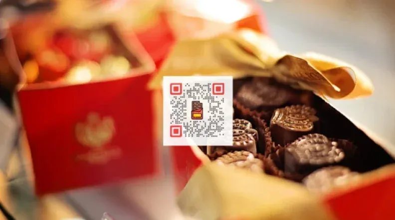 Scanova's customized QR Code on the packaging of a chocolate box.