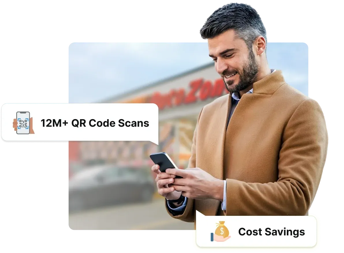 Cliente escaneando un código QR en la tienda minorista de AutoZone